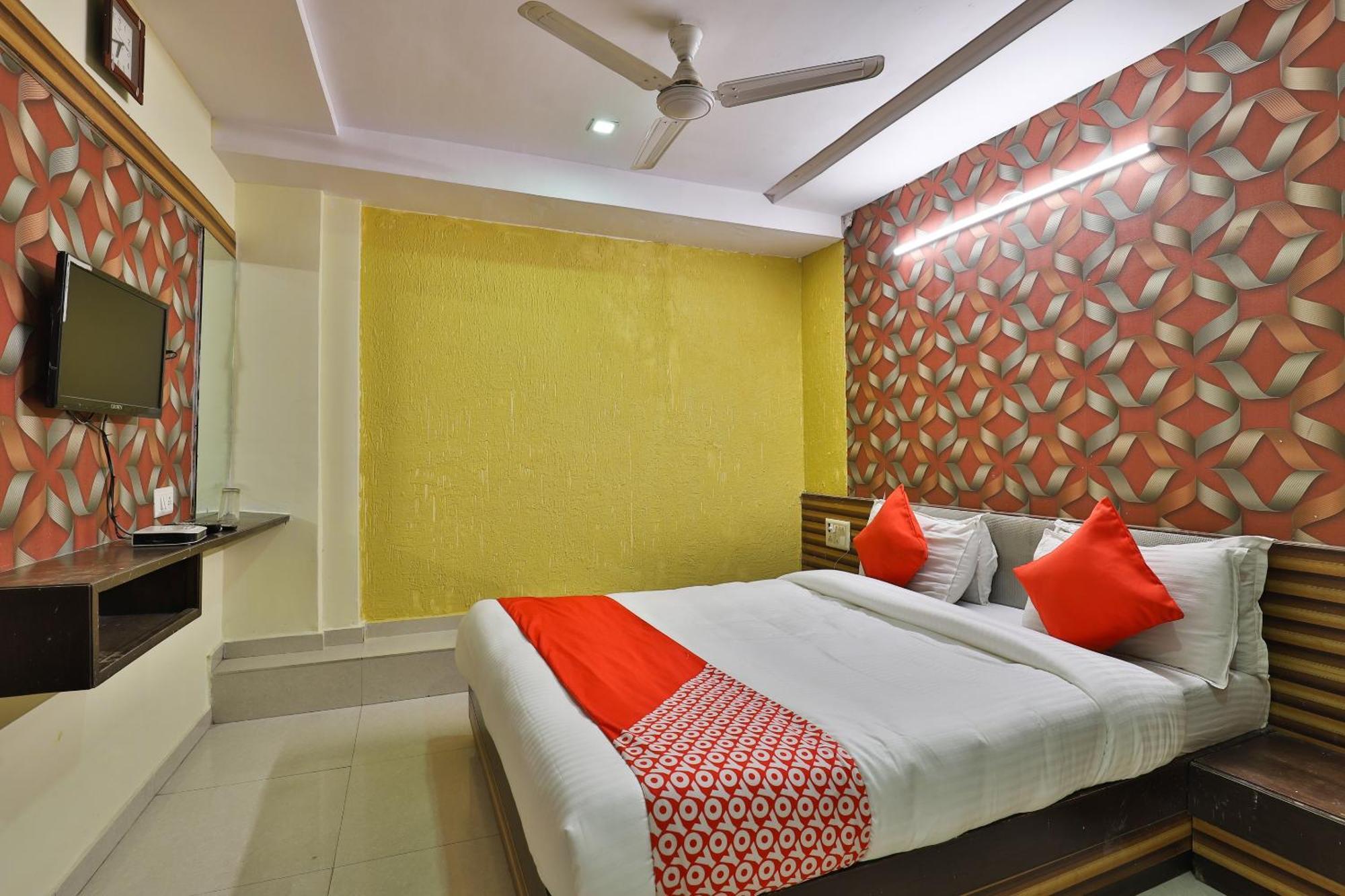Spot On Hotel Shreeji Palace Ahmadábád Kültér fotó